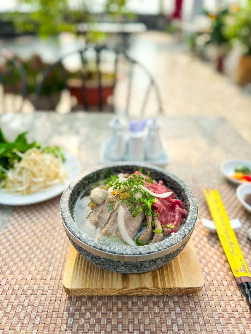 Hoa Binh 1 Hotel Long Xuyên Εξωτερικό φωτογραφία