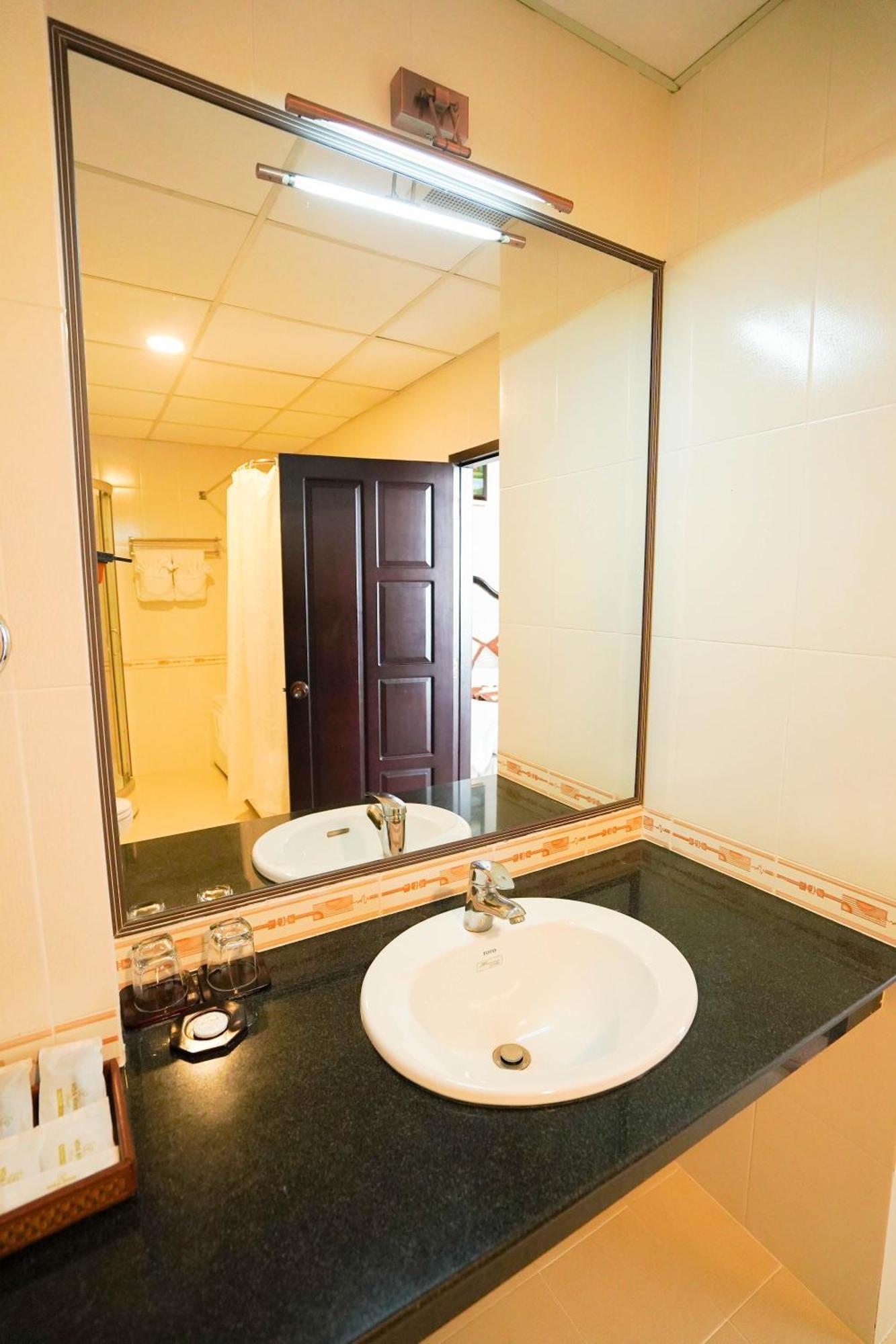 Hoa Binh 1 Hotel Long Xuyên Εξωτερικό φωτογραφία