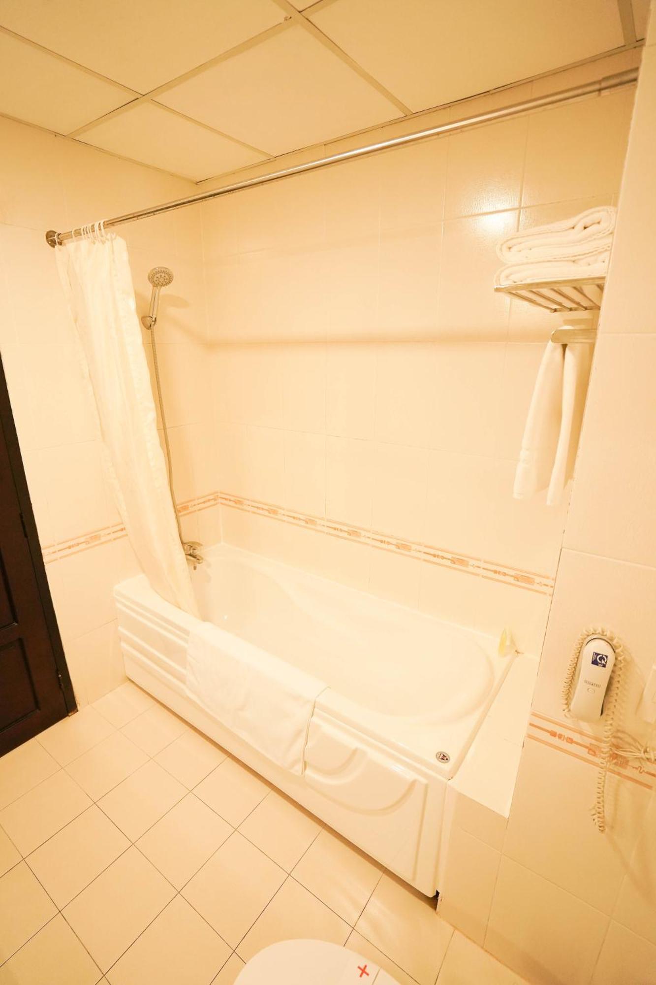 Hoa Binh 1 Hotel Long Xuyên Εξωτερικό φωτογραφία