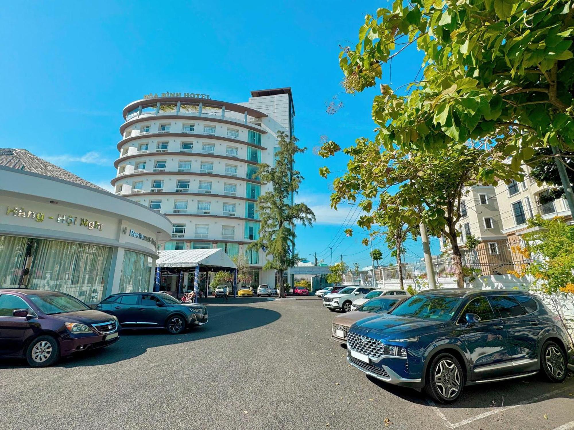 Hoa Binh 1 Hotel Long Xuyên Εξωτερικό φωτογραφία